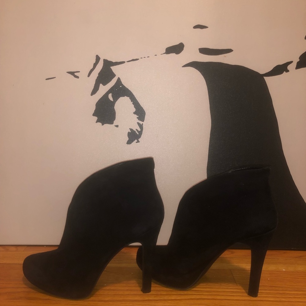 Pre Loved Jessica Simpson Faux Suede Ankle Booties